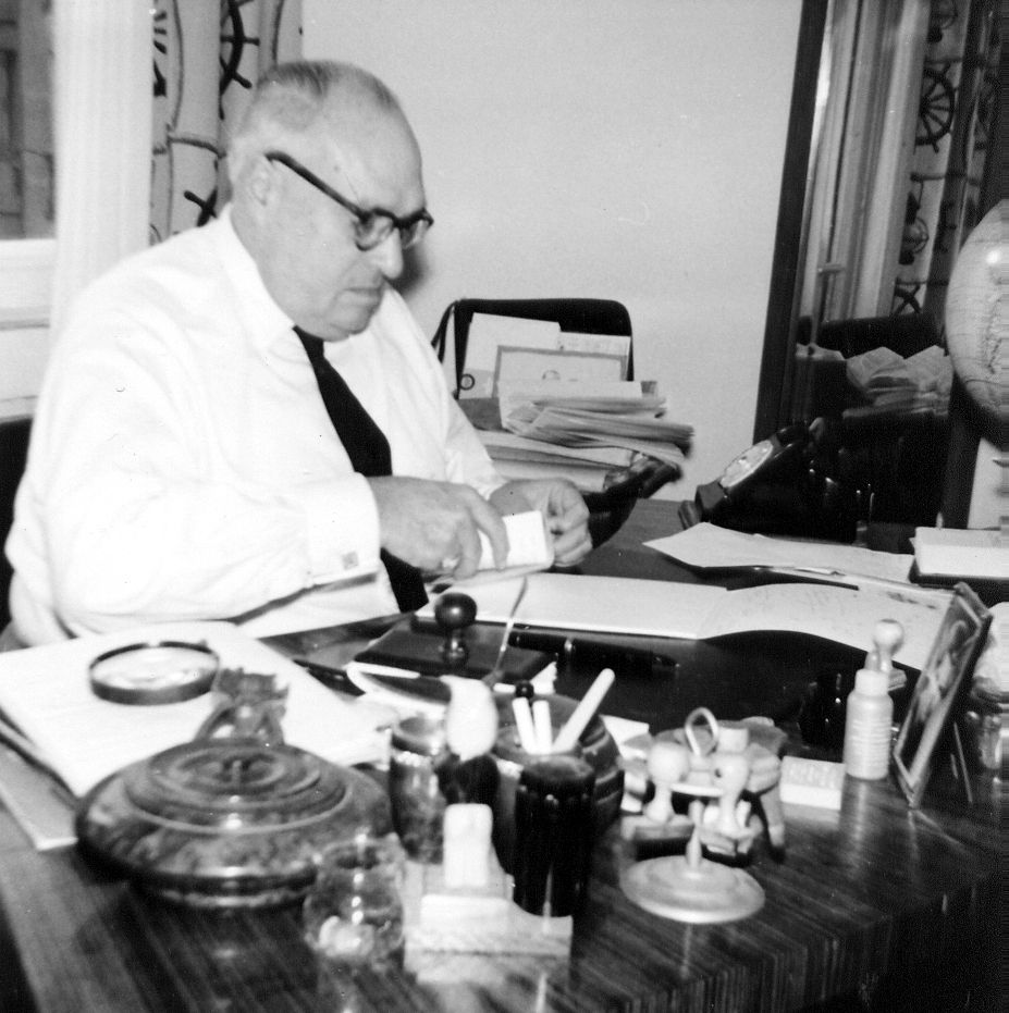 Jean Sicard à son bureau, 1964