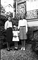 1946, Simone Laruelle-Van den Eynde et ses deux filles Monique et Thérèse