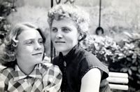 1953, Monique et Thérèse Laruelle