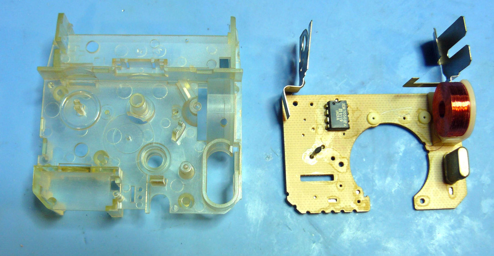 Bayard calibre quartz, Boitier transparent et circuit imprimé séparés