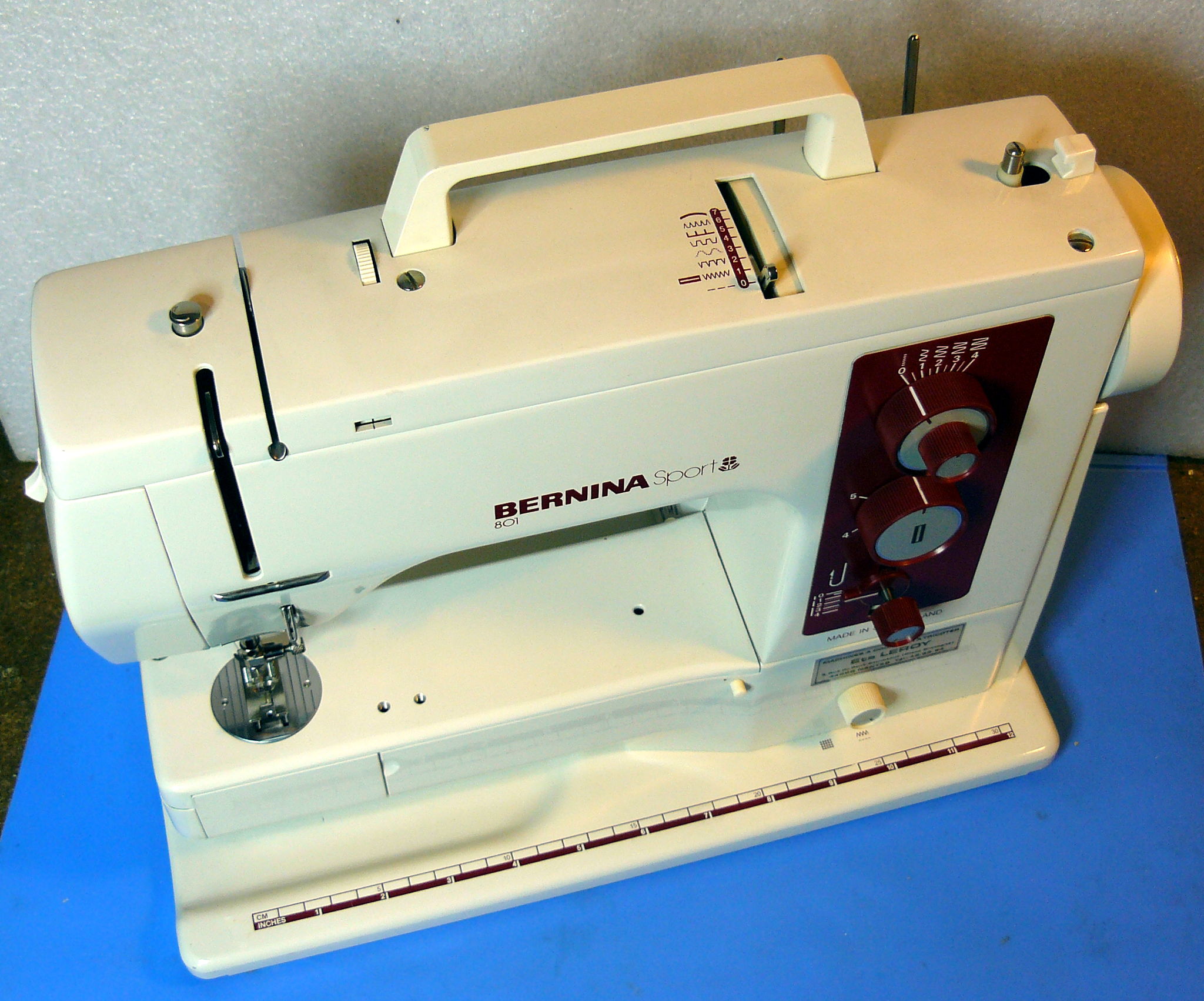 Machine à coudre Bernina 801, dessus