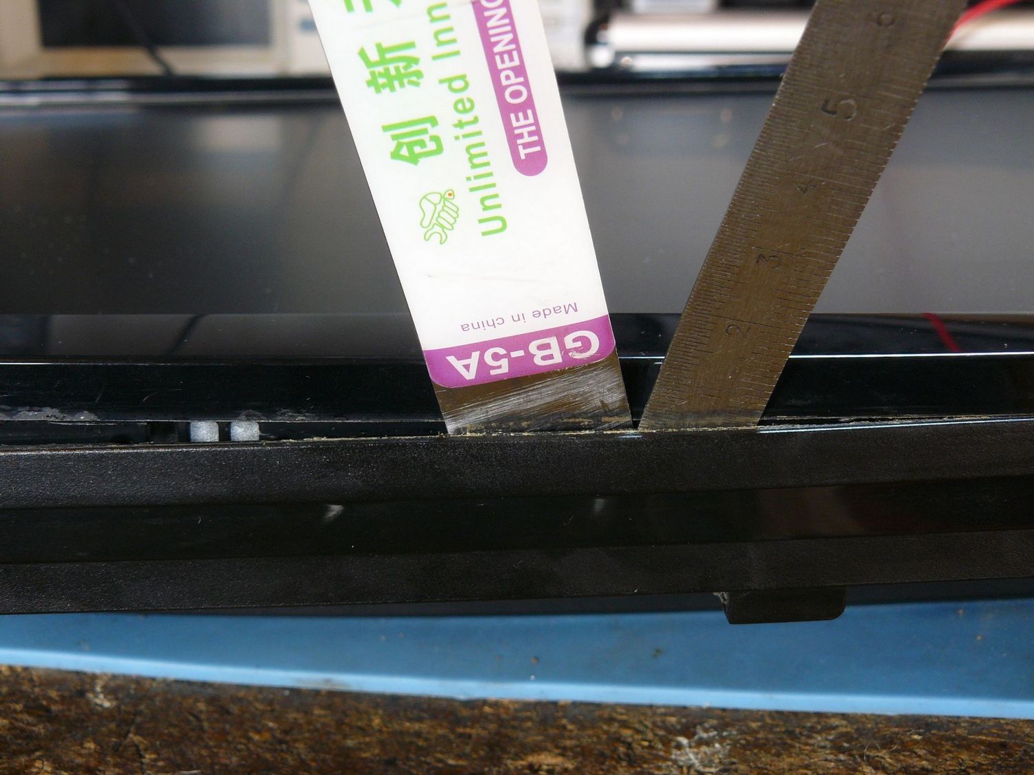 Dell S2209WB, déclipsage, détail