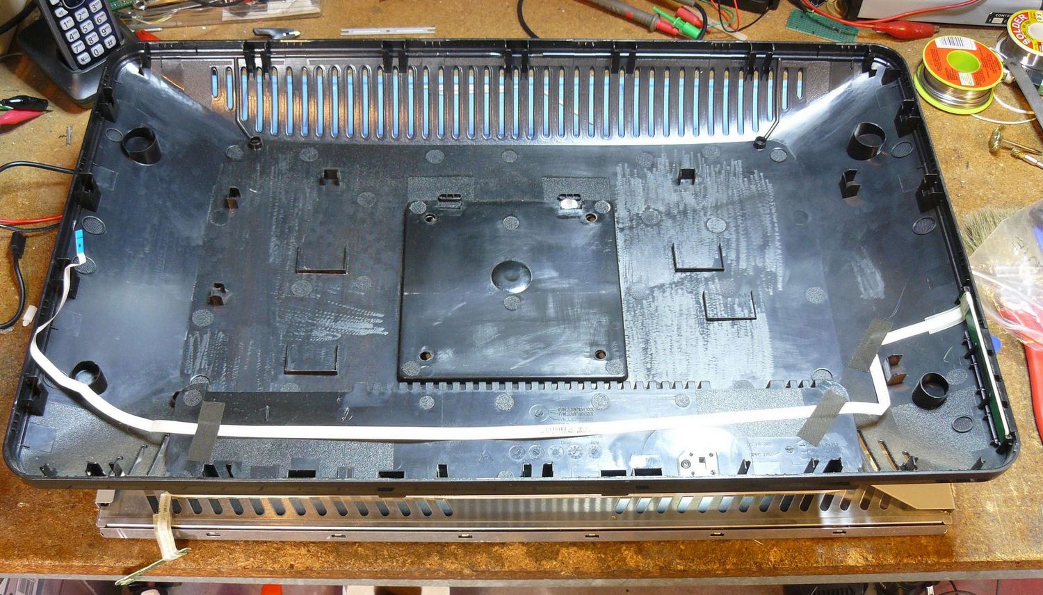 Dell S2209WB, capot arrière