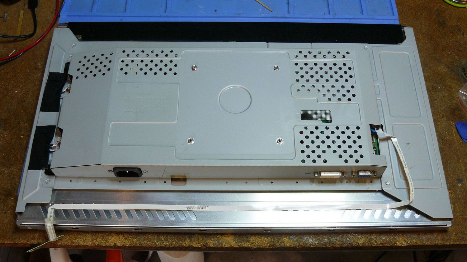 Dell S2209WB, capot métallique