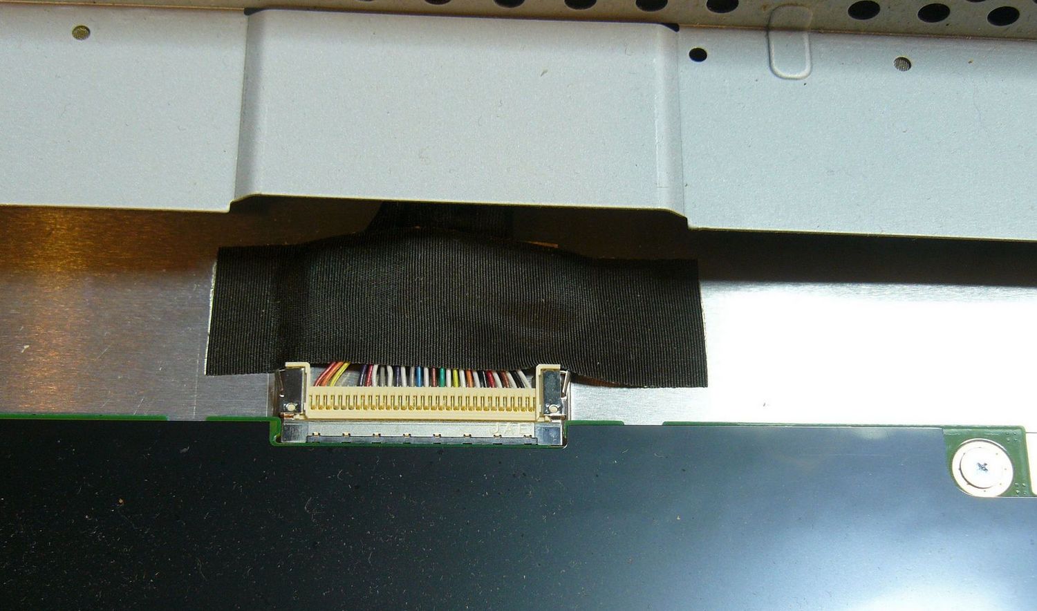 Dell S2209WB, connecteur écran branché