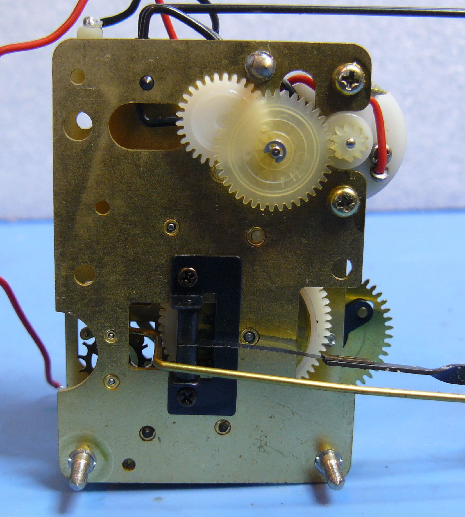 Mouvement horloge électromécanique japonais : détail arrière