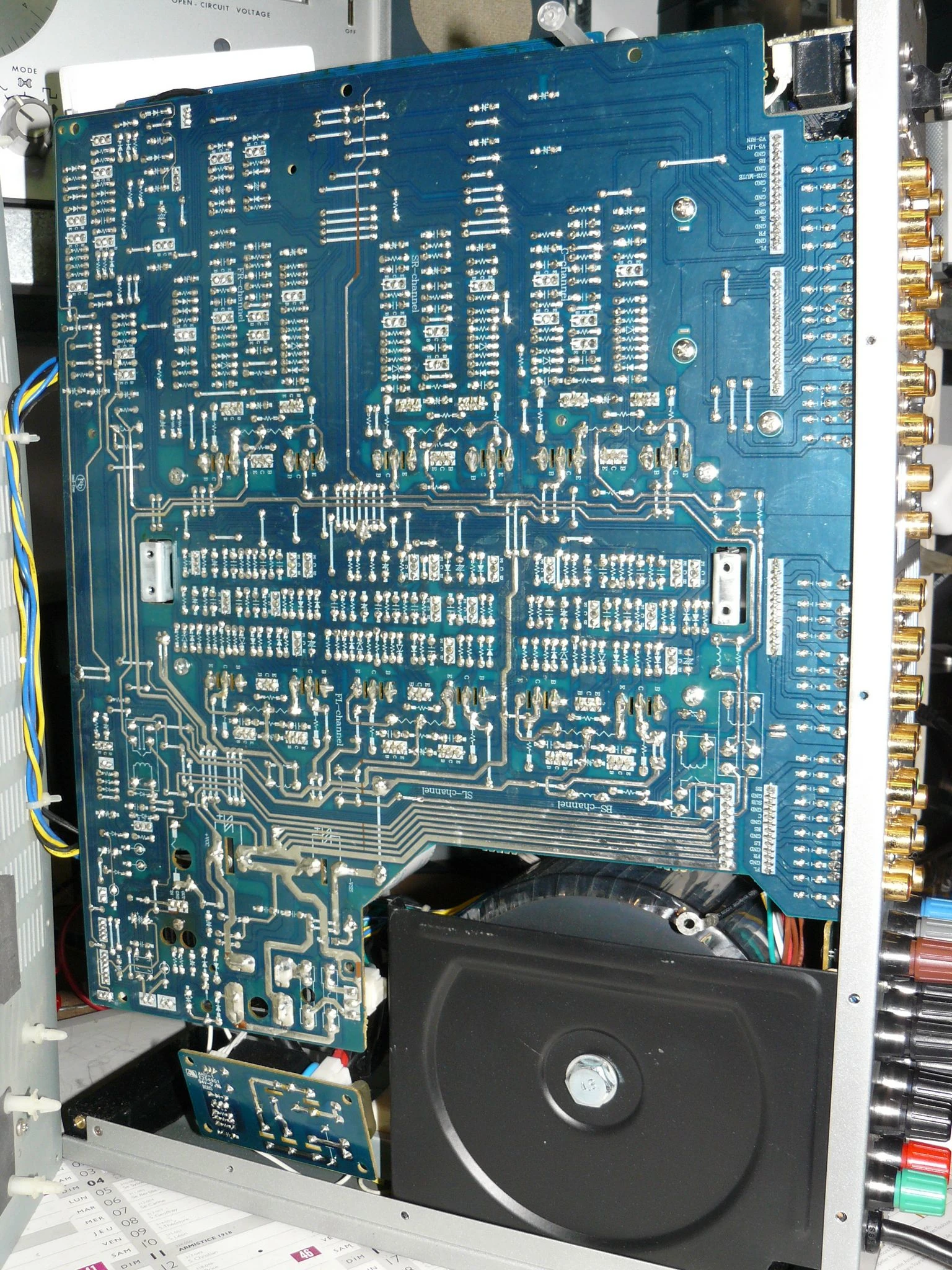 CAMBRIDGE AZUR 540R dessous