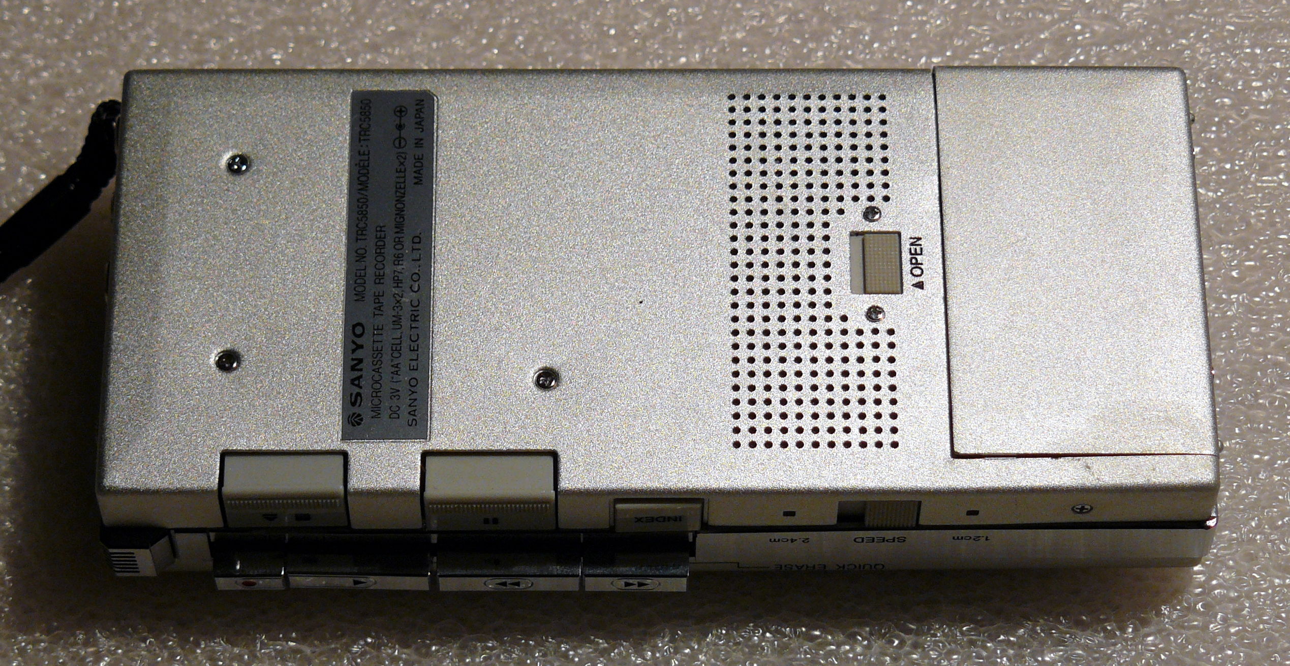 Sanyo TRC 5850 Dictaphone, arrière