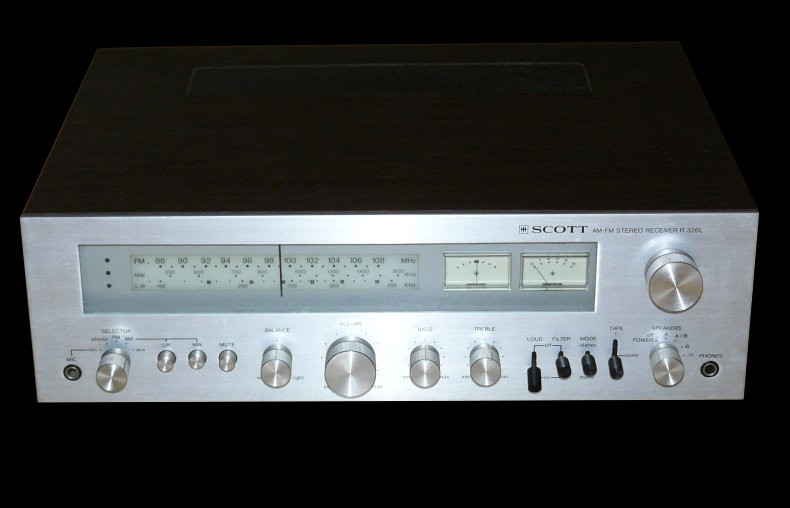 Ampli-tuner Scott R326L, face avant