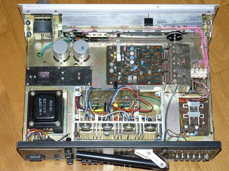 Ampli-tuner Scott R326L,intérieur
