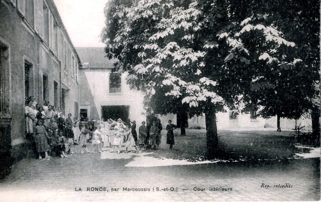 La Ronce à Marcoussis. Orphelinat des Soeurs Dominicaines