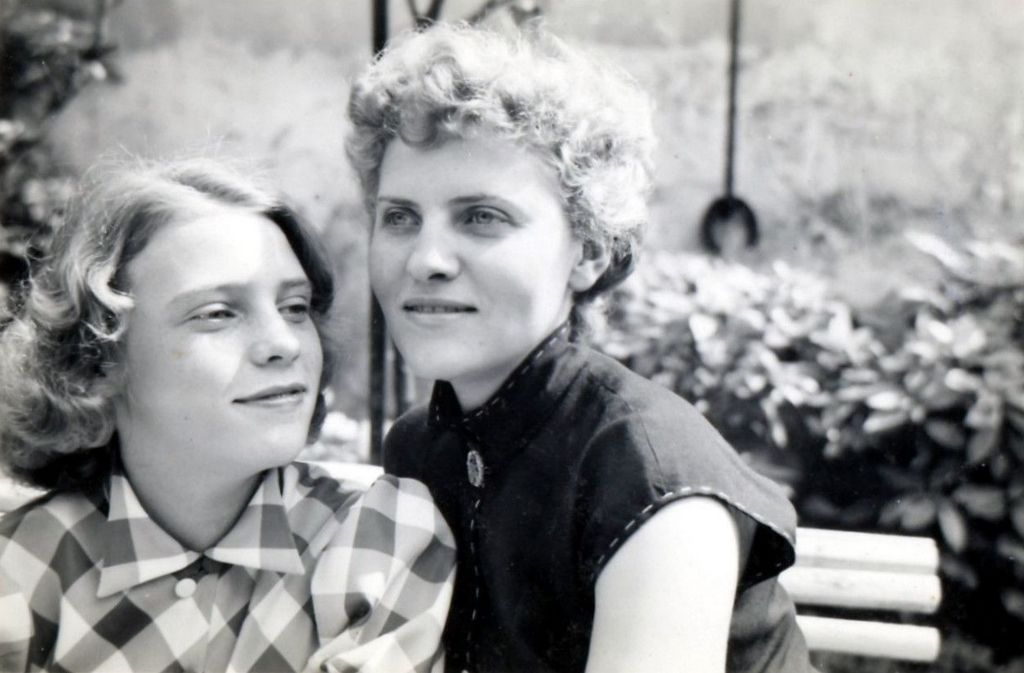 Monique et Thérèse Laruelle, 1951