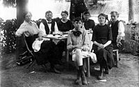 1918, Simone Van den Eynde (à droite) et famille Van den Eynde