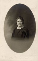 1923, Anna Van den Eynde