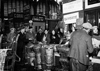 1935, René Laruelle au Halles de Paris, Noël