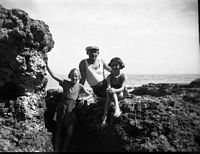 1938, Thérèse Laruelle, Maurice Lauruelle et Helène Laruelle à St Palais