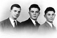 1945, Pierre, Raymond et Michel Laude
