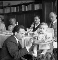 1959, Maurice Chour (devant) et Famille