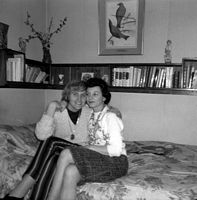 1963, Thérèse Laruelle et Suzanne Sauger chez Suzanne