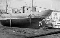 Années 1970, Port Joinville, navire en fin de vie. Le Lutin de l'Océan