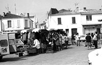 Années 1970, jour de marché à Port Joinville 
